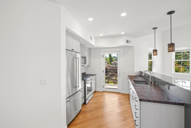 777 Walnut Street, San Carlos CA: https://media.crmls.org/mediaz/8400b050-3d1d-4ce4-8191-48284aaf5b50.jpg