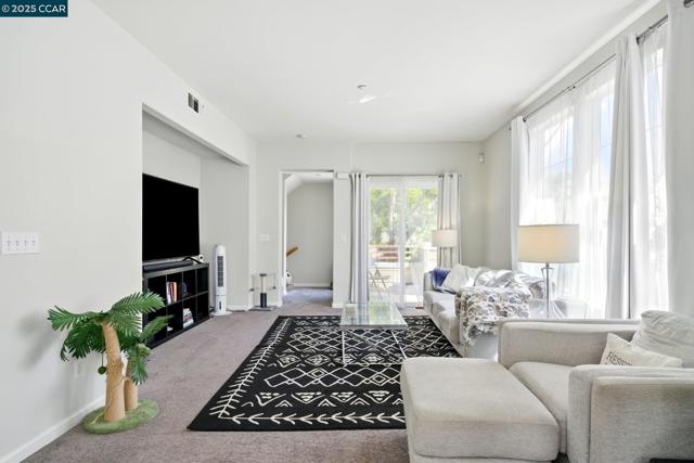 1620 Tucker Street, Oakland CA: https://media.crmls.org/mediaz/8400f749-0dfe-4620-85d2-e892528b203d.jpg