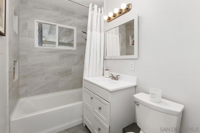 4870 Doliva Dr, San Diego CA: https://media.crmls.org/mediaz/8401419e-c8a0-4f73-ab21-b96be7ab8f91.jpg