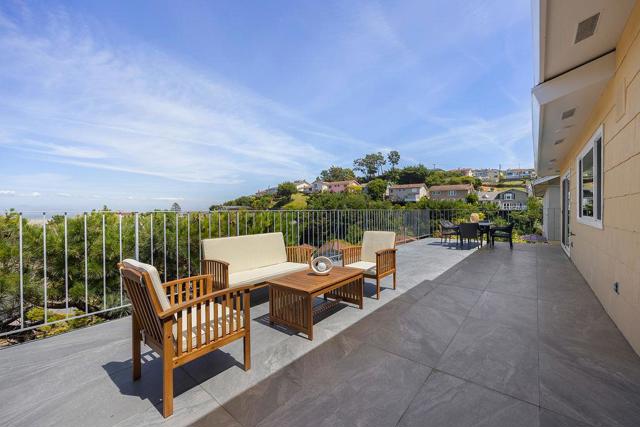 818 Clearfield Drive, Millbrae CA: https://media.crmls.org/mediaz/8401a633-a14d-4286-8b89-643952a1d446.jpg