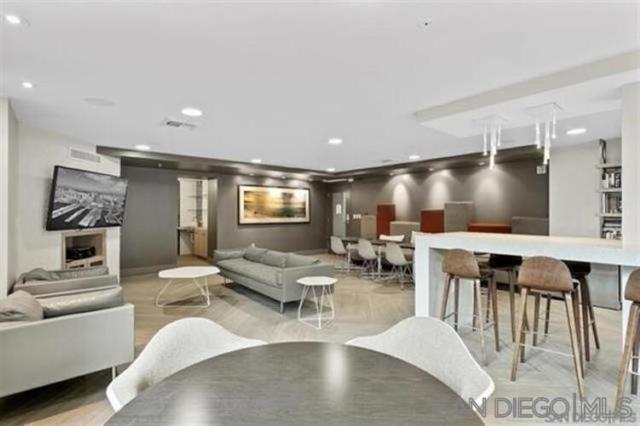 1240 India St, San Diego CA: https://media.crmls.org/mediaz/8401ca04-3d03-4e00-9d72-cb55882dc859.jpg