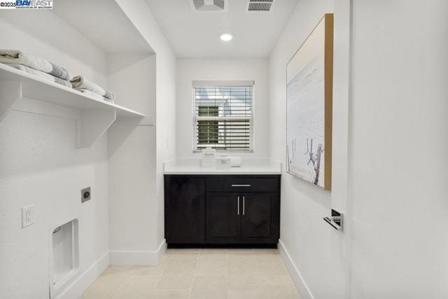 8918 Rudder Way, Newark CA: https://media.crmls.org/mediaz/84024848-23a7-4668-9e93-6a9e2e071888.jpg