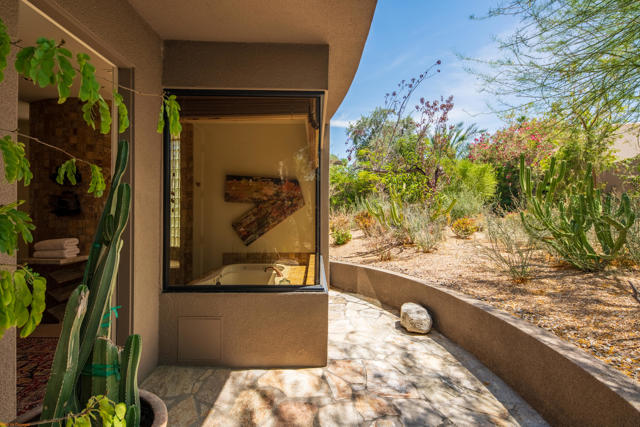 73297 Grapevine Street, Palm Desert CA: https://media.crmls.org/mediaz/8403727b-4a0a-4cca-b3fa-92c86ee4ce02.jpg