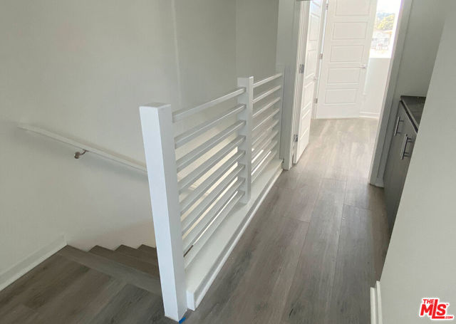 2927 1/2 Denby Avenue, Los Angeles CA: https://media.crmls.org/mediaz/8403c896-a29f-45b6-adc4-d6ad6e14654b.jpg