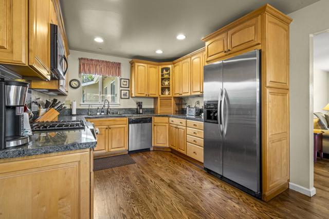 1655 Kennard Way, Sunnyvale CA: https://media.crmls.org/mediaz/840422b0-a7ec-4cff-800e-eee0f9f0265a.jpg