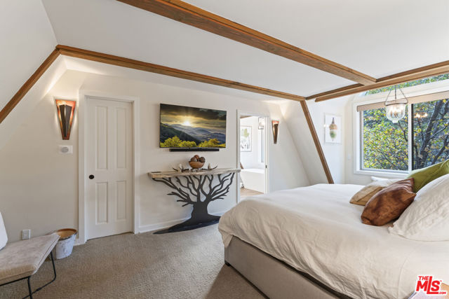 161 Rocky Point Road, Lake Arrowhead CA: https://media.crmls.org/mediaz/84045f92-e71a-4087-9b91-1f61b8fcca52.jpg