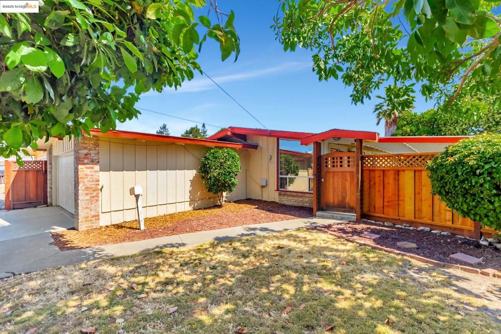 27624 Orlando Ave