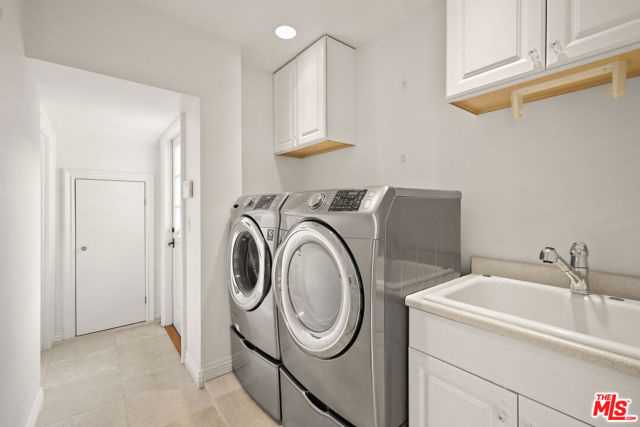 2005 Chilton Drive, Glendale CA: https://media.crmls.org/mediaz/8405b701-13ec-4335-bce1-e5f3a1db42a0.jpg