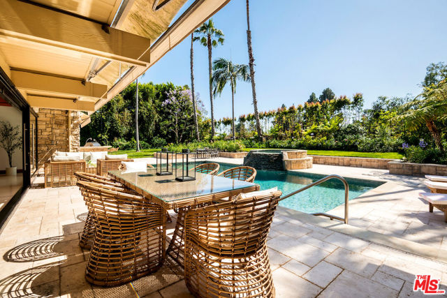 9996 Sunset Boulevard, Beverly Hills CA: https://media.crmls.org/mediaz/84073333-6e81-4bb9-ad2e-6a4bea097ad0.jpg