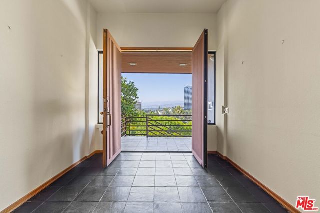 3740 Multiview Drive, Los Angeles CA: https://media.crmls.org/mediaz/84074e34-b216-4f33-bf98-8593bda8938c.jpg