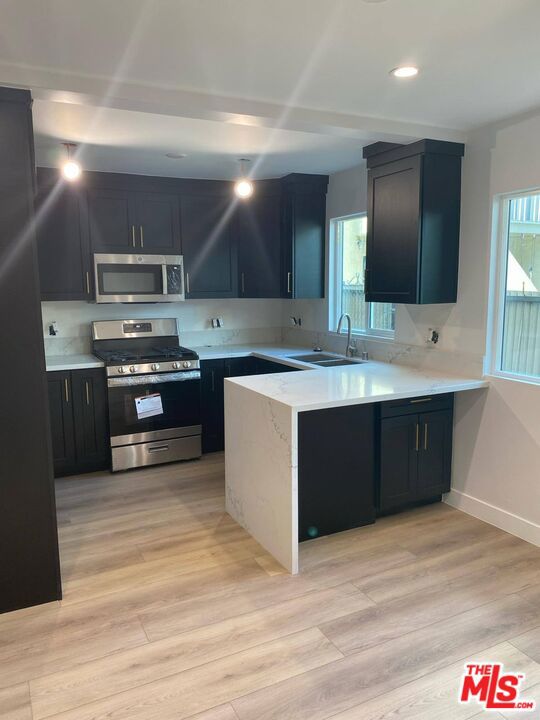 1466 S Canfield Avenue, Los Angeles CA: https://media.crmls.org/mediaz/84075510-a25e-4262-96c6-467578ed3f8c.jpg