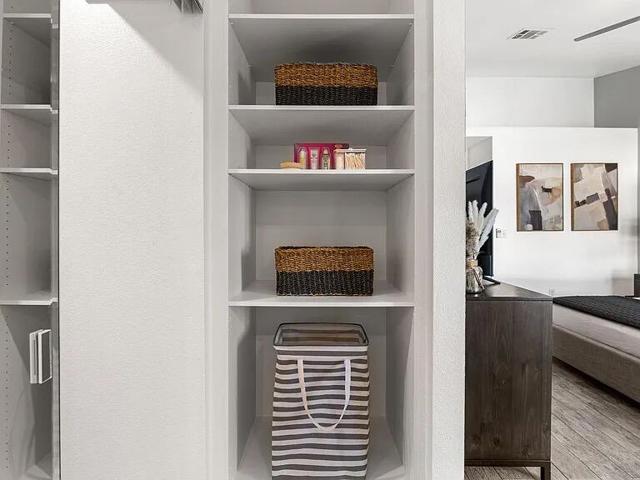 Image 40 of 56 For 76838 Abby Court