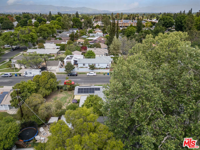 6961 Zelzah Avenue, Reseda CA: https://media.crmls.org/mediaz/8408c119-78ff-4945-8ded-bf83b5dac9c9.jpg
