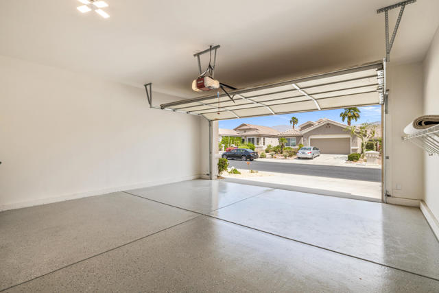 78687 Stansbury Court, Palm Desert CA: https://media.crmls.org/mediaz/84097342-e081-4c3e-9d6e-35dcc0a1b992.jpg