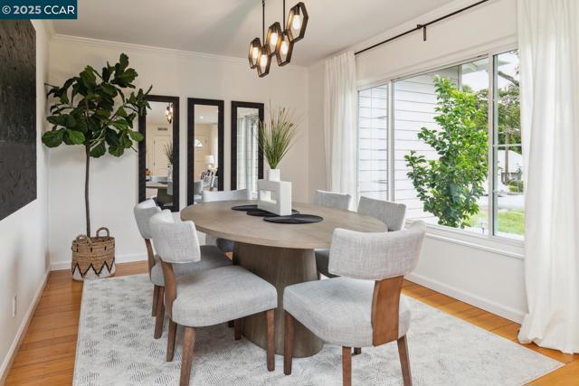 1100 Hillcrest Dr, Lafayette CA: https://media.crmls.org/mediaz/8409e7bd-ae1d-4a8f-b097-ba2dc6720cea.jpg