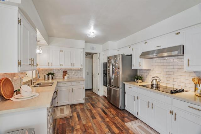Image 15 of 53 For 1570 Hillsdale Avenue