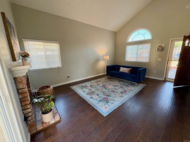 1004 Glenwood Way, Escondido CA: https://media.crmls.org/mediaz/840a908d-5c50-4b61-9992-ba78f035e403.jpg