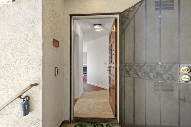 22012 Sevilla Rd, Hayward CA: https://media.crmls.org/mediaz/840b2c91-48c1-45ff-b714-94e483988bb9.jpg