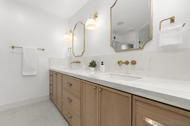 1099 1st St, Coronado CA: https://media.crmls.org/mediaz/840b6052-0276-4bc0-878f-99c393904bcb.jpg