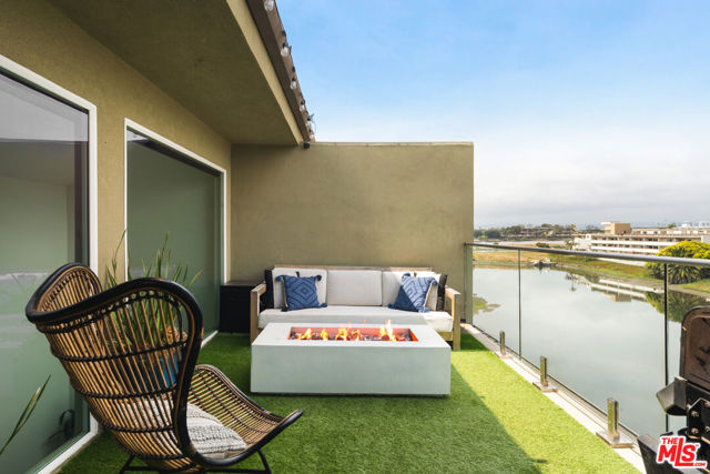 6400 Pacific Avenue, Playa del Rey CA: https://media.crmls.org/mediaz/840c571f-9672-4b1c-a3c8-f7c829c76a8d.jpg