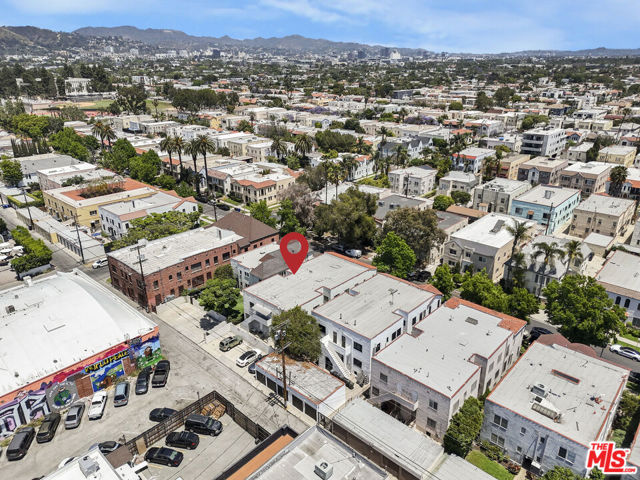 351 N Orange Grove Avenue, Los Angeles CA: https://media.crmls.org/mediaz/840c8615-bbb8-4241-a20d-3da3ca729f45.jpg