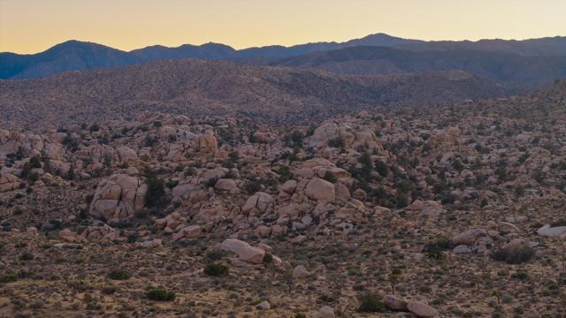 1 Dragonfly Lane, Pioneertown CA: https://media.crmls.org/mediaz/840d73a6-9a3f-4e99-84e9-5b26668ee42c.jpg
