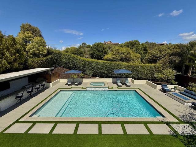 6981 Corte Langosta, Carlsbad CA: https://media.crmls.org/mediaz/840e024c-526f-45e9-89d6-bcf43b9da25b.jpg