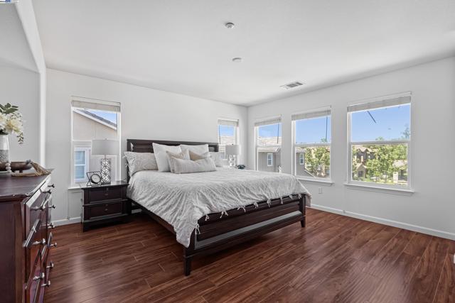 6268 Byron Ln, San Ramon CA: https://media.crmls.org/mediaz/840e109b-171a-440e-84ce-1f0c2d2fc653.jpg