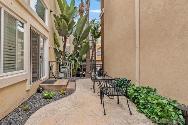 12674 Carmel Country Rd, San Diego CA: https://media.crmls.org/mediaz/840e124c-95e7-4a56-8a75-3fb1442b3e23.jpg