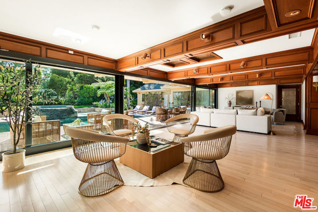 9996 Sunset Boulevard, Beverly Hills CA: https://media.crmls.org/mediaz/840e32c7-04d3-40de-a8c7-a6c2818d0fc2.jpg
