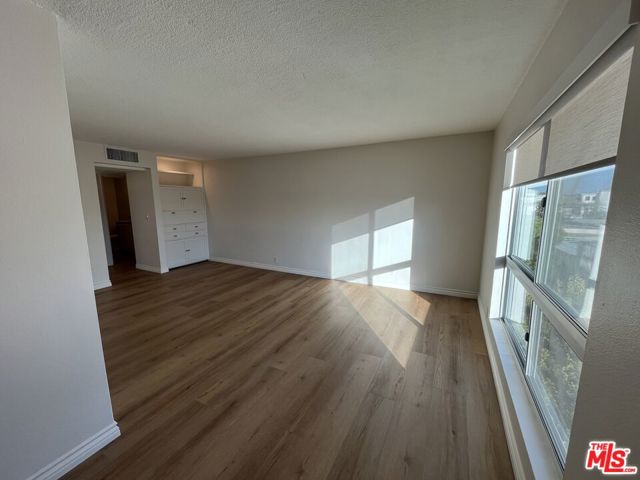 970 Palm Avenue, West Hollywood CA: https://media.crmls.org/mediaz/840e657b-f63a-43dc-9d43-176251006ae2.jpg