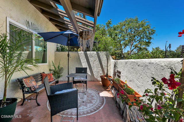 1118 Bright Glen Circle, Westlake Village CA: https://media.crmls.org/mediaz/840ee626-8cf3-48dd-ac32-7c4587188f7a.jpg