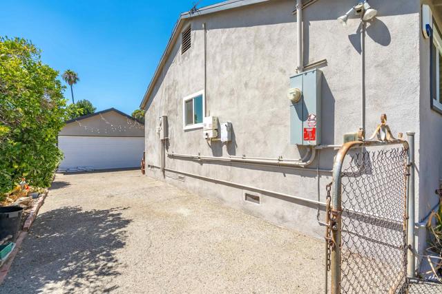 1617 Fairdale Avenue, Duarte CA: https://media.crmls.org/mediaz/840f1692-5130-479f-8c9f-9ed0a48b6eae.jpg