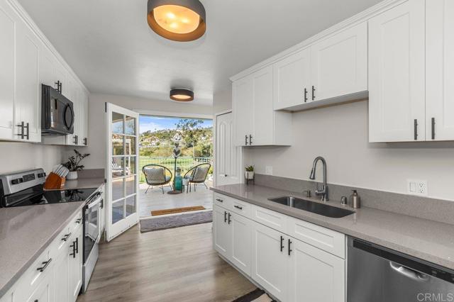 Detail Gallery Image 12 of 36 For 2544 Navarra #12,  Carlsbad,  CA 92009 - 2 Beds | 2 Baths