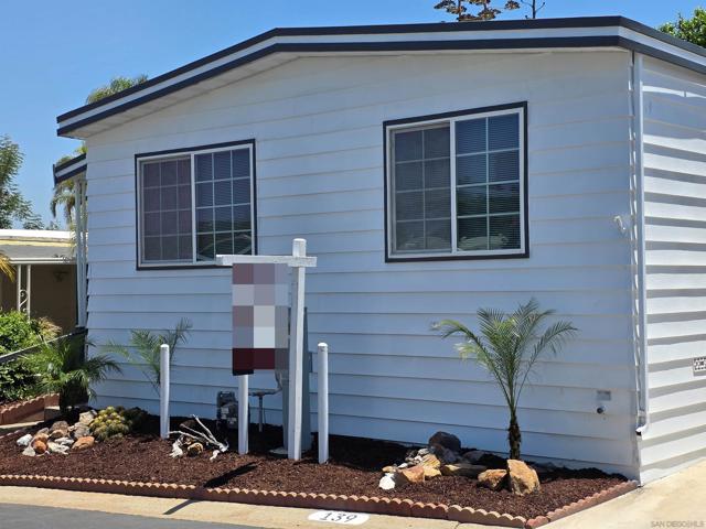 525 W El Norte Pkwy, Escondido CA: https://media.crmls.org/mediaz/8410053c-fb8f-4f40-9577-ea3594740ed6.jpg