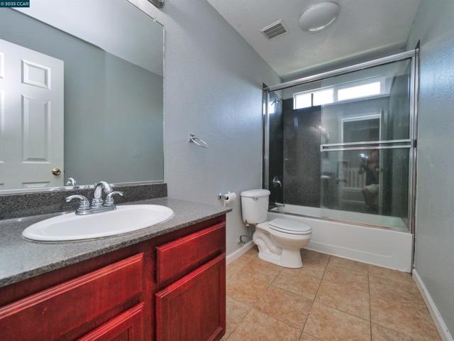 2035 Pasado Avenue, Manteca CA: https://media.crmls.org/mediaz/8410434e-4363-4217-a1b8-bd7173f1792f.jpg