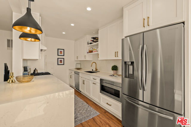 2621 Centinela Avenue, 17 photo 6