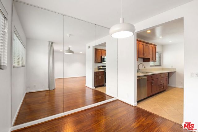 4732 Park Granada, Calabasas CA: https://media.crmls.org/mediaz/84106626-0e54-44ec-ba47-c201b972bc92.jpg