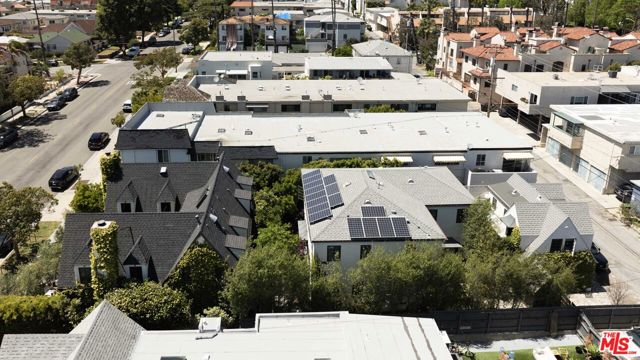 921 16th Street, Santa Monica CA: https://media.crmls.org/mediaz/84106a61-c609-4717-b946-cee4fb44f0b1.jpg