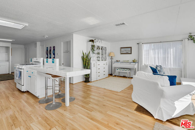 29500 Heathercliff, Malibu CA: https://media.crmls.org/mediaz/841101fb-985a-4b5c-83c7-aa3f68f3cc5a.jpg
