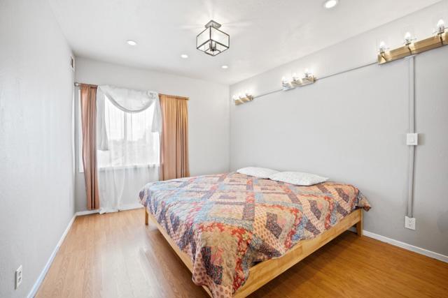 441 W Macarthur Boulevard, Oakland CA: https://media.crmls.org/mediaz/841140f4-ad02-4f3a-bce1-43ceea3c383a.jpg