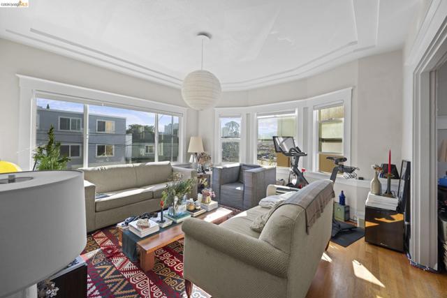 Image 12 of 42 For 4045 Manila Ave