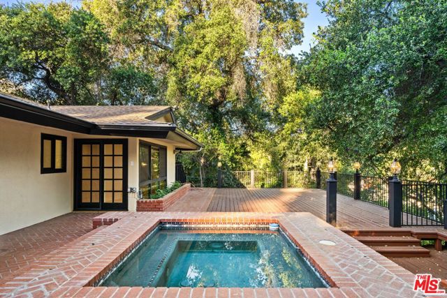 17449 Sumiya Drive, Encino CA: https://media.crmls.org/mediaz/8411bdc5-8406-4c4c-86c7-fd8586d06761.jpg