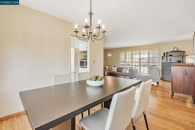 92 Gaywood Pl, Moraga CA: https://media.crmls.org/mediaz/84127d4c-4519-4cc5-9d9f-27c0d5b38a3b.jpg