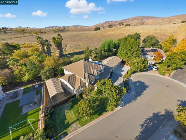 1975 Holly Creek Pl, Concord CA: https://media.crmls.org/mediaz/84129c46-6637-4026-a407-a867380168be.jpg