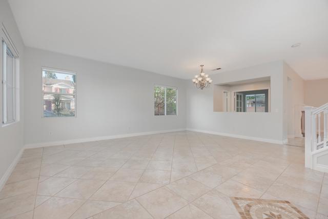 Detail Gallery Image 4 of 31 For 4353 Saddlehorn Way, Oceanside,  CA 92057 - 4 Beds | 2/1 Baths