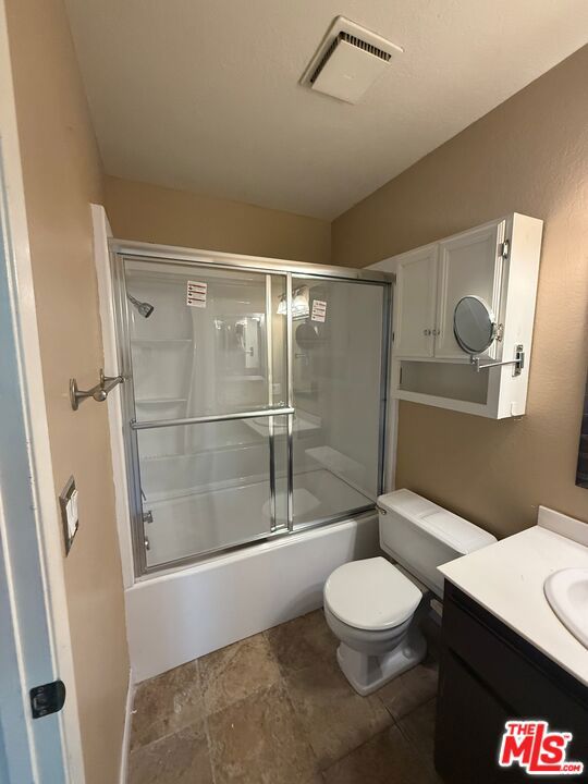 700 W Walnut Avenue, Orange CA: https://media.crmls.org/mediaz/8412c255-fa7a-468e-8de5-b1322f326b78.jpg