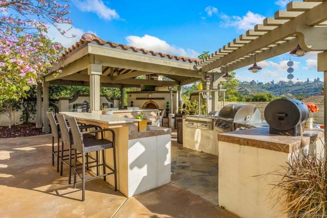 278 Avenida Loretta, Chula Vista CA: https://media.crmls.org/mediaz/8412e829-9592-4e08-8222-15a5dc1b801e.jpg