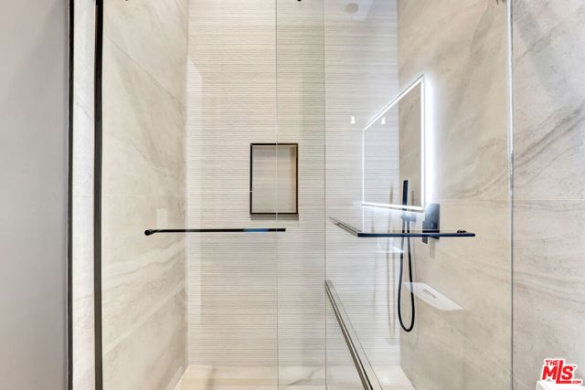 5730 Lasaine Avenue, Encino CA: https://media.crmls.org/mediaz/8413a682-b4f7-4e11-8546-ef1233635d34.jpg