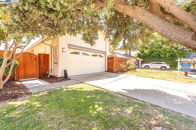 33036 Soquel St, Union City CA: https://media.crmls.org/mediaz/841402ce-75b8-478d-aa7a-7a02d555fd10.jpg
